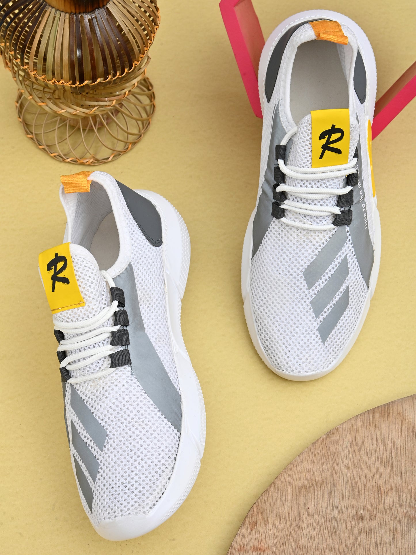 Whie Sneaker shoes