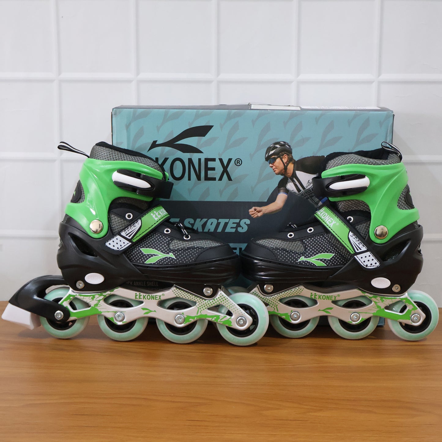 Professional Adjustable Inline Skates For Kids And Adults (Large 1 Pair)