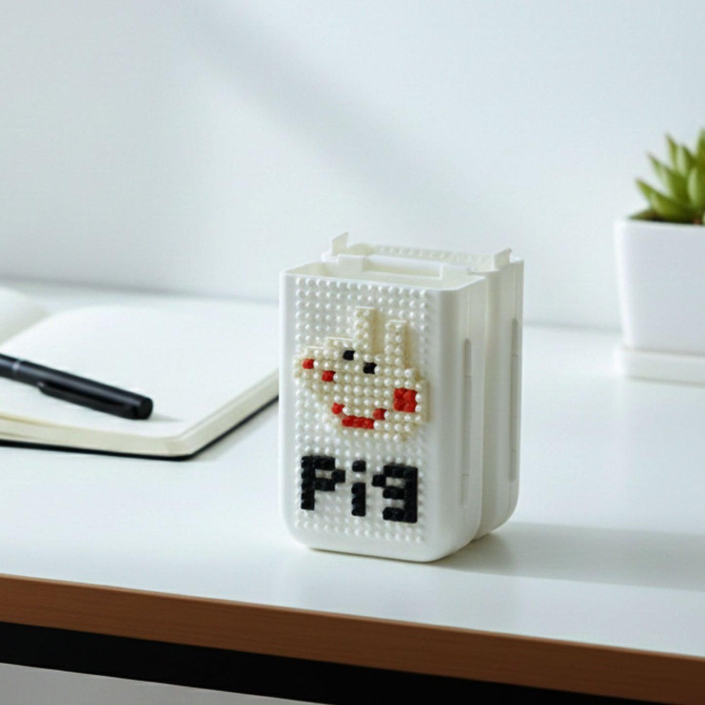 Decorative Pixel Art Style Desk Pen Holder (1 Pc)