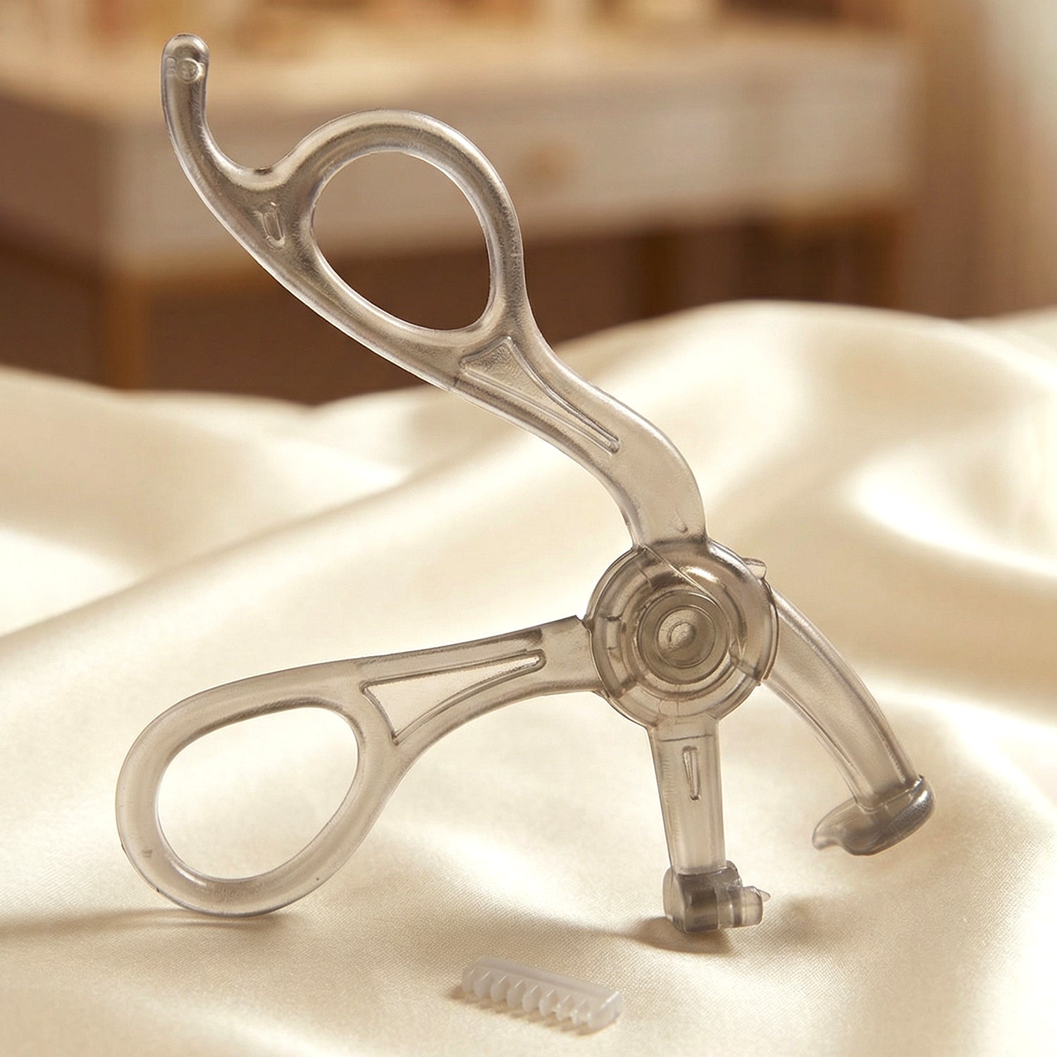 Transparent Eyelash Curler Tool (1 Pc)